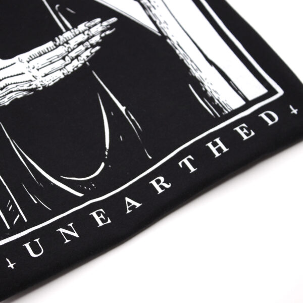 Unearthed Close Black 3